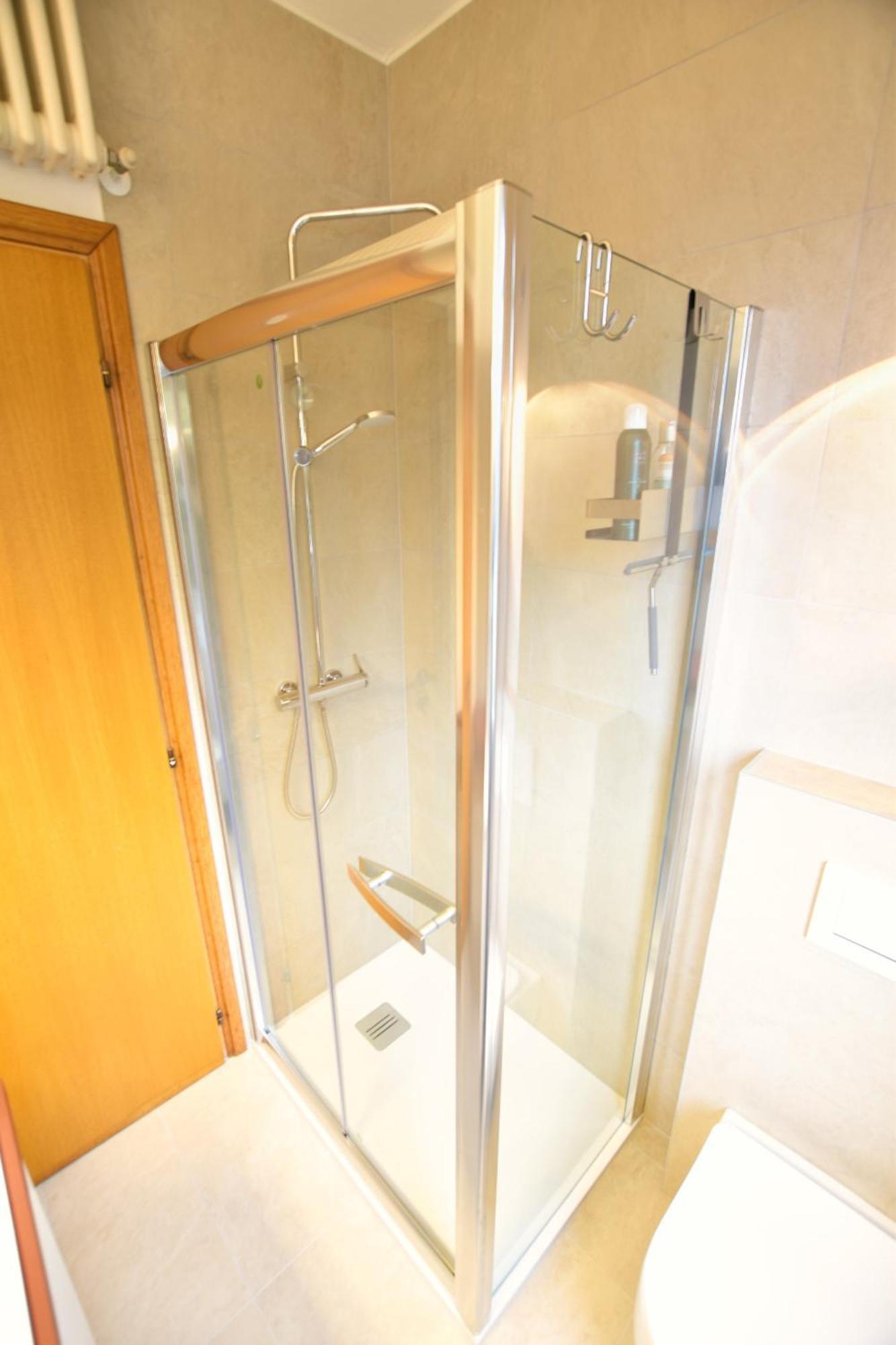 2-Bedroom Lakeview Apartment Bella Gaeta 산 시로 외부 사진